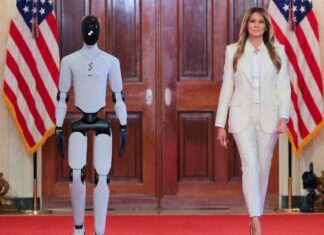 Melania Trump, Beyaz Saray’daki törene robotla geldi