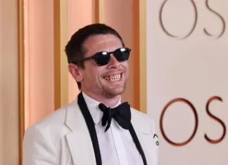 Jack O’Connell kırmızı halıda vampire dönüştü: ‘Sinners’ ile Oscar’a damga vurdu