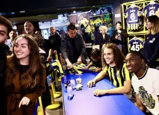 Yıldızlara sevgi seli