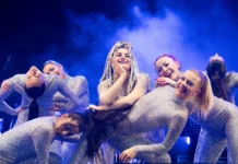 Baharı sahnede başlattı