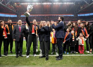 CEV Cup şampiyonu Galatasaray Daikin taraftarıyla buluştu