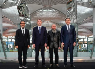 Havalimanına devasa heykel