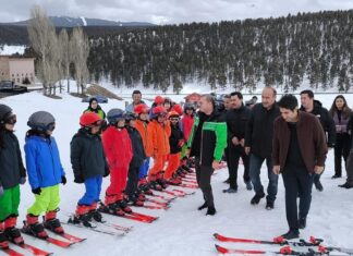 2 Bin çocukla merhaba kayak