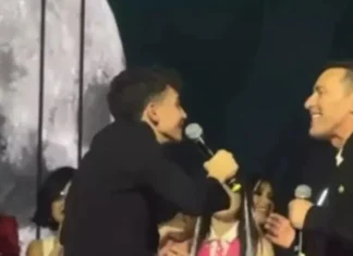 Saygı gecesinde Mustafa Sandal’a sürpriz: Oğulları babalarının izinde!