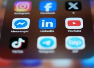 Komşuda çocuklara sosyal medya yasağı