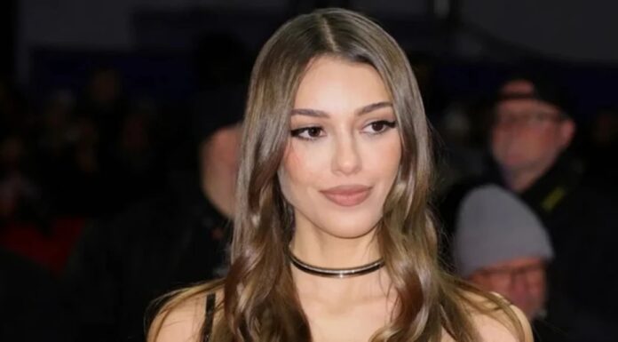 Yeni sevgililer aşklarını ilan etti