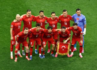 DÜNYA BASINI TÜRKLERİ HAYRANLIKLA İZLİYOR