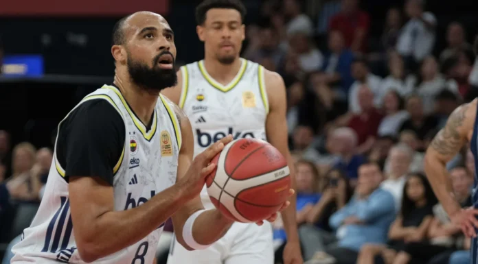 Fenerbahçe, Anadolu Efes’i mağlup etti ve adını finale yazdırdı