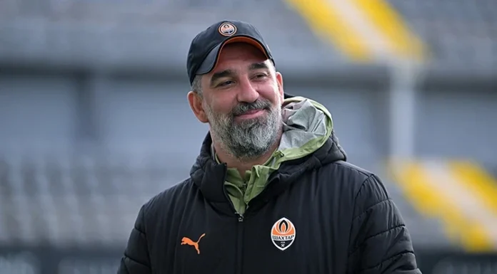 ARDA TURAN’A YILIN TEKNİK DİREKTÖRÜ ÖDÜLÜ VERİLDİ