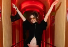 BARBARA PALVIN’DEN KARNI BURNUNDA POZ