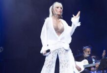 AJDA PEKKAN ŞÖHRETİN BEDELİNİ SAHNEDE ANLATTI