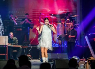 ŞEVVAL SAM REPERTUVARIYLA HAYRANLIK UYANDIRDI