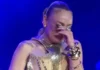ZİYNET SALİ KONSERDE GÖZYAŞLARINI TUTAMADI