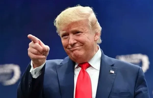 DONALD TRUMP’ın GELİRİ 2,2 MİLYAR DOLARA ULAŞTI