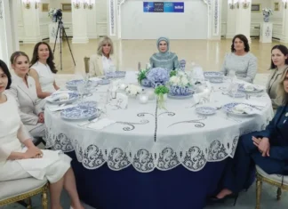 FIRST LADY’LERE ÖZEL AJDA PEKKAN PERFORMANSI VE ÖZGÜR MASUR DEFİLESİ