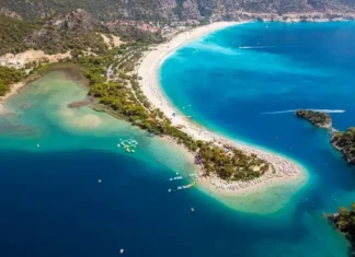 ÜNLÜ İSİMLER YAZ TATİLİ İÇİN EGE’YE AKIN ETTİ
