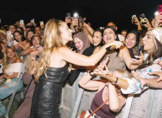 HADİSE, MÜNİH’TE SEVENLERİYLE BİR ARAYA GELDİ
