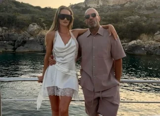 ROSIE VE JASON’DAN ROMANTİK TATİL POZLARI