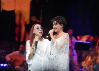ŞEVVAL SAM HARBİYE’DE ANNESİYLE DÜET YAPTI