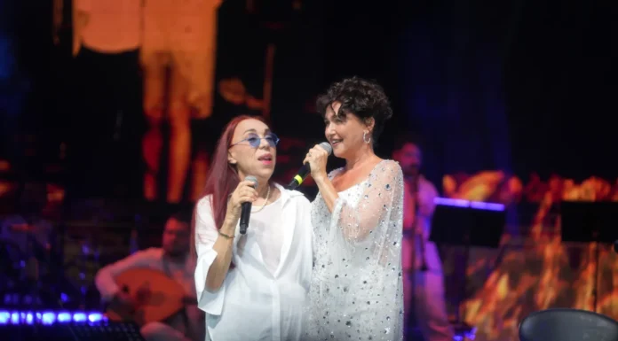 ŞEVVAL SAM HARBİYE’DE ANNESİYLE DÜET YAPTI