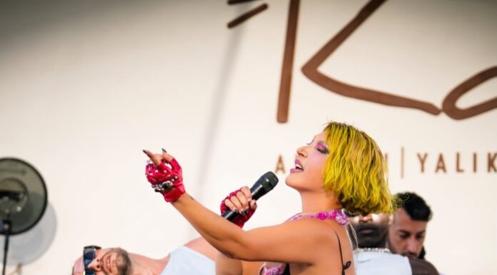 HANDE YENER BODRUM’DA SEVENLERİYLE BULUŞTU