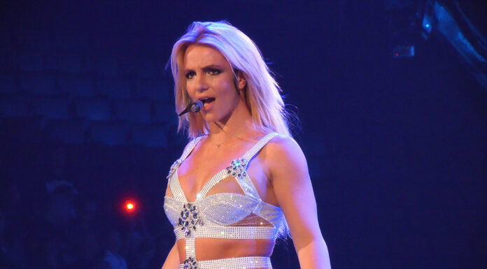 BRITNEY SPEARS SOSYAL MEDYAYA ARA VERİYOR