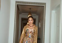 JENNIFER LOPEZ MODA GECESİNDE BOY GÖSTERDİ