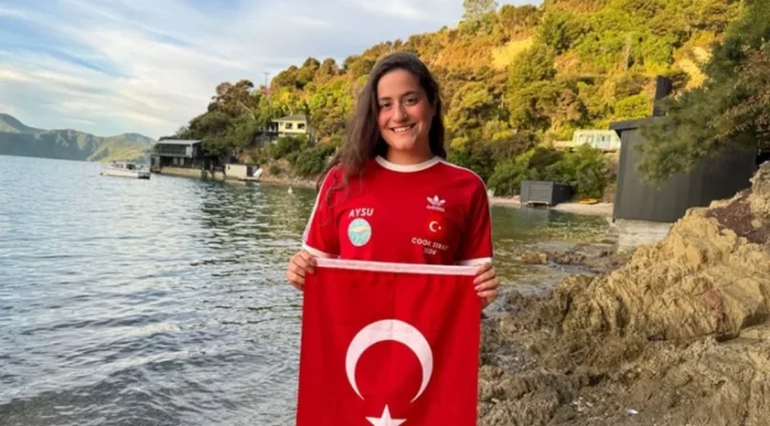 AYSU TÜRKOĞLU TSUGARU KANALI’NDA TARİH YAZDI