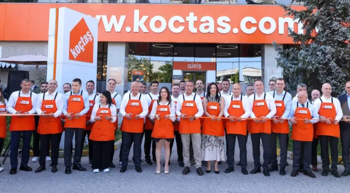 KOÇTAŞ 30’UNCU YILINDA ÇİFTE AÇILIŞ YAPTI