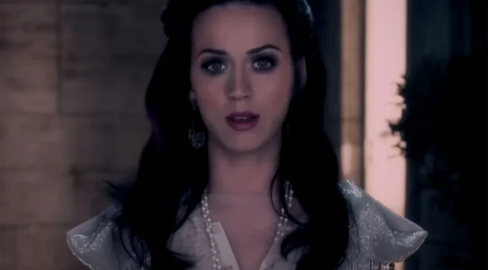 KATY PERRY’DEN BEYAZ SARAY’A ŞARKI TEPKİSİ