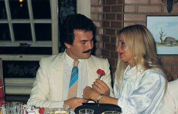 ORHAN GENCEBAY’DAN EŞİNE ROMANTİK KUTLAMA