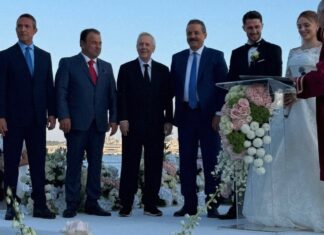 FUTBOLCU İSMAİL YÜKSEK VE ESEN MATRAŞ EVLENDİ