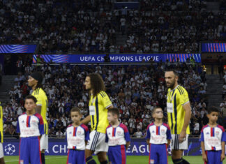 FENERBAHÇE LYON’U 2-1 YENEREK TURU GEÇTİ