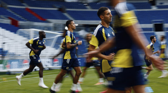 FENERBAHÇE, LYON DEPLASMANINDA TUR ARIYOR