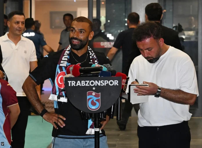 f7bd2e09-trabzondaki-karsilama-sonrasi-salah-transferi-dunya-basininda-inanilmaz