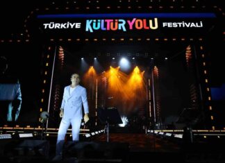 FERHAT GÖÇER MALATYA’DA SEVENLERİYLE BULUŞTU