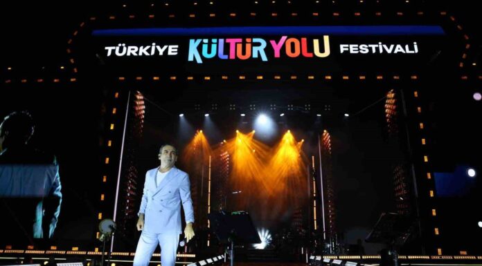 FERHAT GÖÇER MALATYA’DA SEVENLERİYLE BULUŞTU