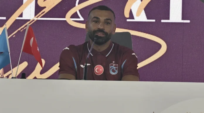 TRABZONSPOR SALAH İÇİN İMZA TÖRENİ DÜZENLEDİ