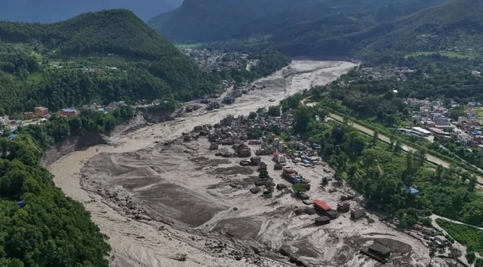 ÇİN-NEPAL SINIRINDA SET GÖLÜ TAŞMAYA BAŞLADI