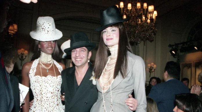 JOHN GALLIANO’NUN SERGİSİ IRKÇILIK SEBEBİYLE İPTAL OLDU