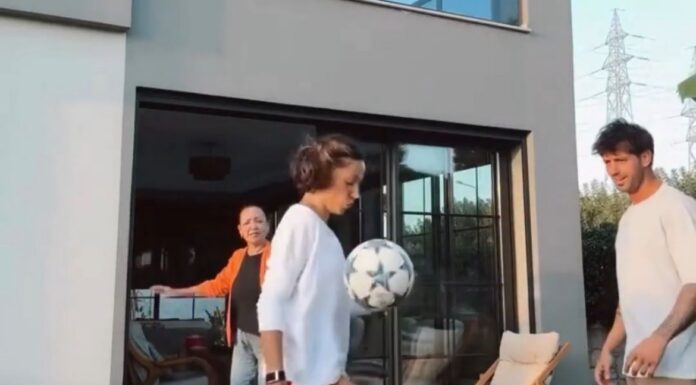 ZEYNEP BASTIK VE SERKAY TÜTÜNCÜ FUTBOL OYNAYARAK EĞLENDİ
