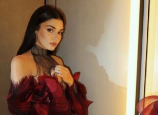 HANDE ERÇEL PARİS MODA HAFTASI’NDA ÖNE ÇIKTI