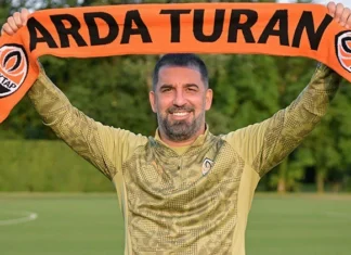 ARDA TURAN, ŞÖHRETİ TARKAN VE SEZEN AKSU’YLA TANIDI