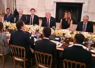TRUMP TEKNOLOJİ LİDERLERİNİ ZİRVEDE AĞIRLADI