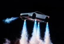 TESLA YENİ ROADSTER MODELİNİ DÜNYAYA TANITTI