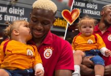 OSIMHEN, MİNİK TARAFTARIYLA DİKKAT ÇEKTİ