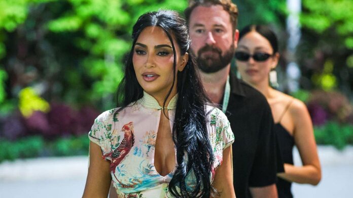 kim-kardashian-f1-singapore-paddock