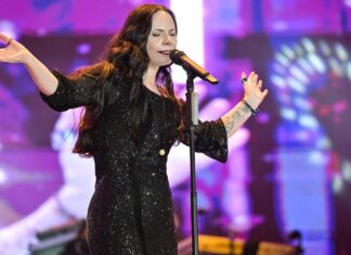 ŞEBNEM FERAH KONSERLERE DÖNÜŞÜNÜ ANKARA’DA SÜRDÜRDÜ